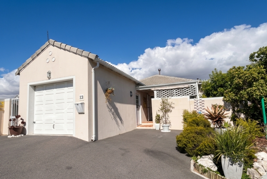 To Let 3 Bedroom Property for Rent in Sunningdale Western Cape